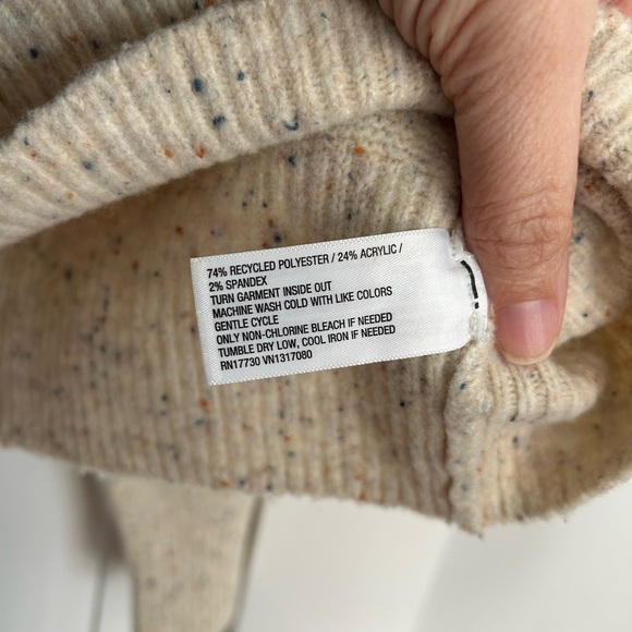 Universal Threads Women's Cream Sweater. Size large - Picture 4 of 6